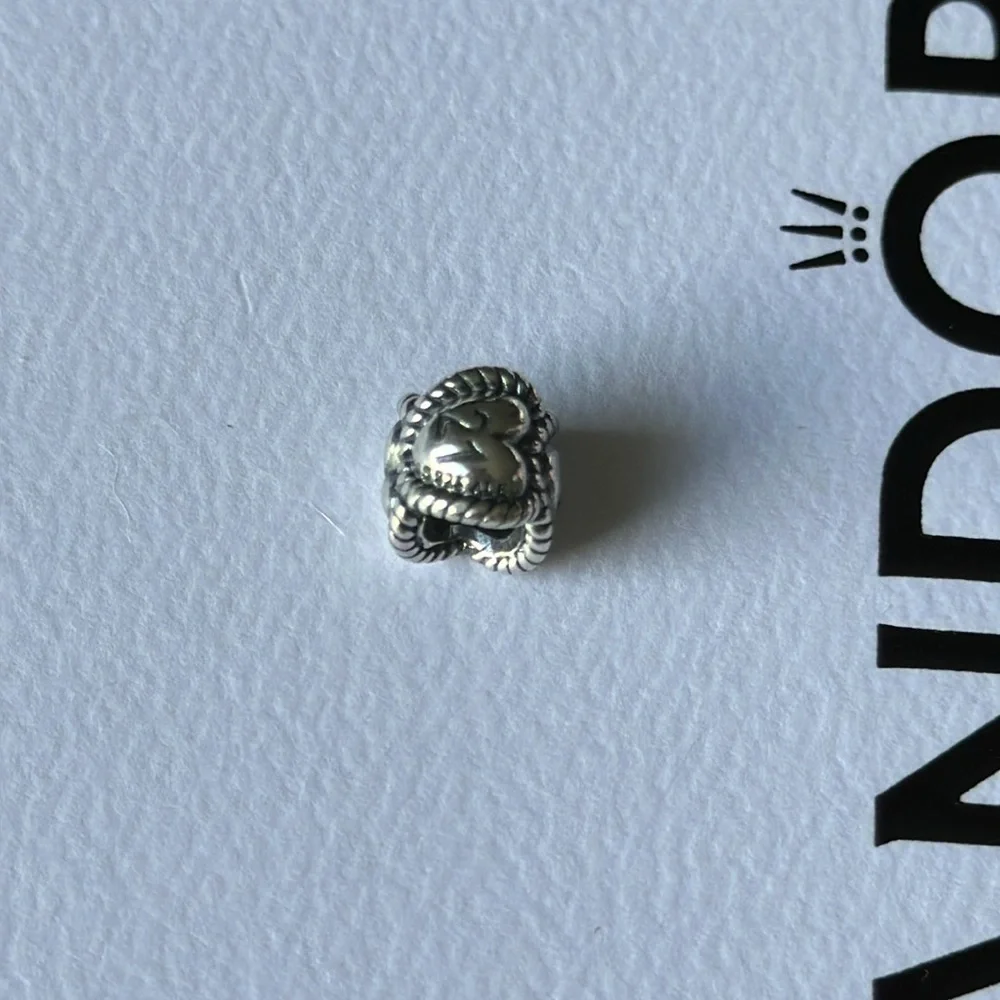 Pandora 21 charm​​